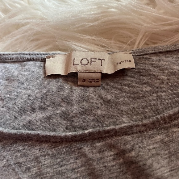 Loft Petite Heather Gray Split Sleeve Lace Trim Tee Size Small - Picture 4 of 6